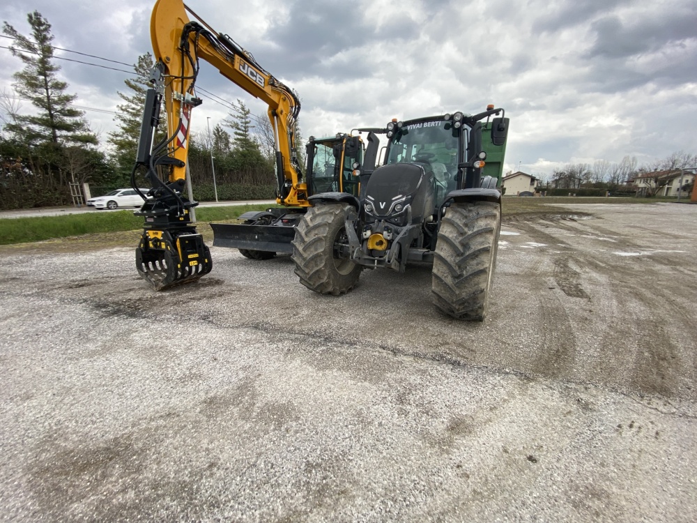 TRATTORE VALTRA